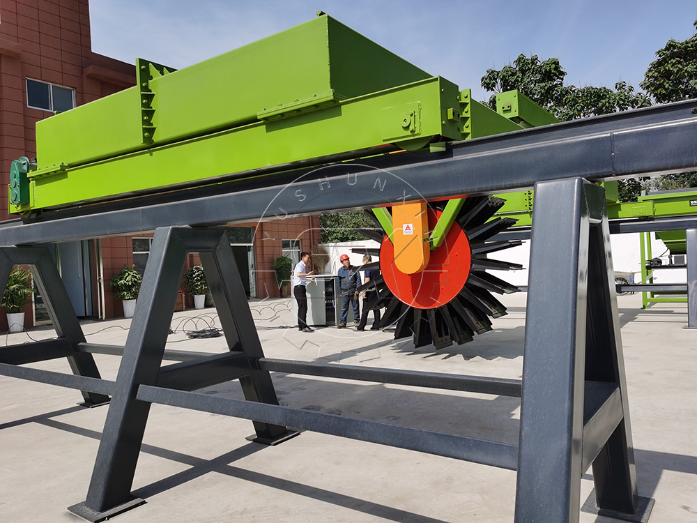 Volteador de composta con rueda Volteador de composta con rueda